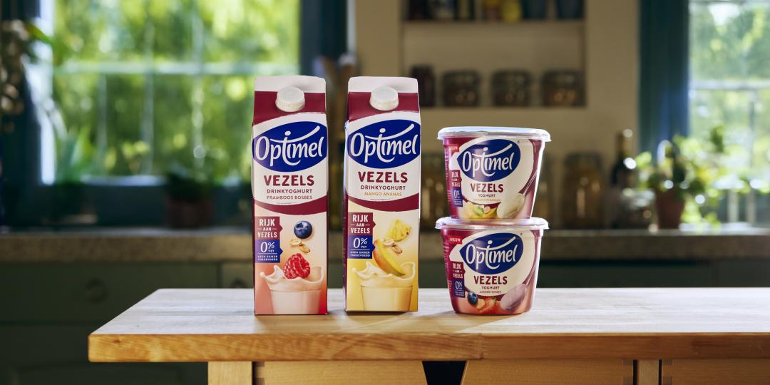 4 Optimel Vezels producten op een keukentafel